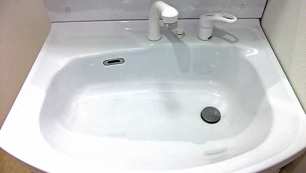 静岡片付け110番の洗面台のお掃除サービス